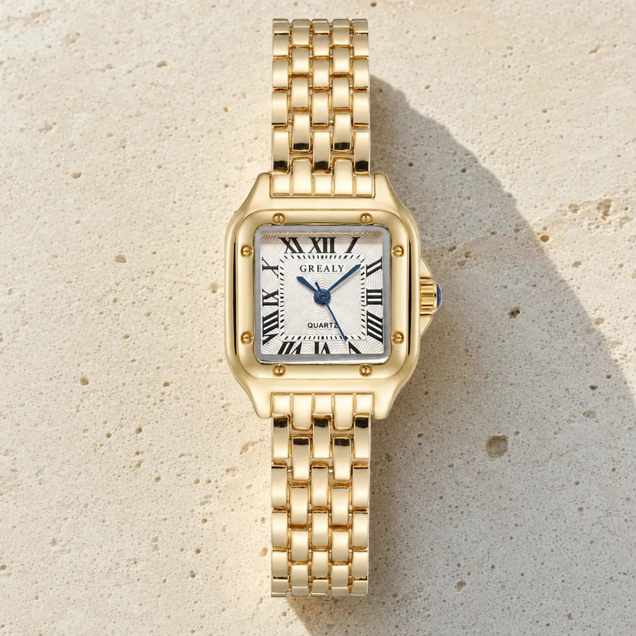 Carrée Strass Luxury Paris, doré, fond travertin